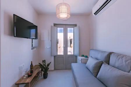 Elysian Santorini - 28