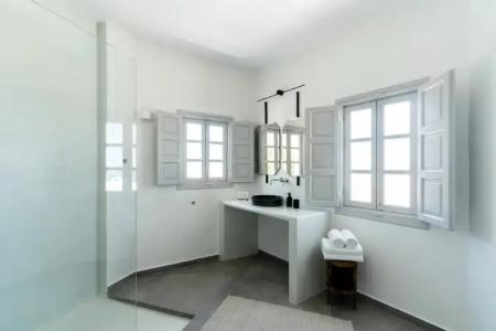 Elysian Santorini - 43