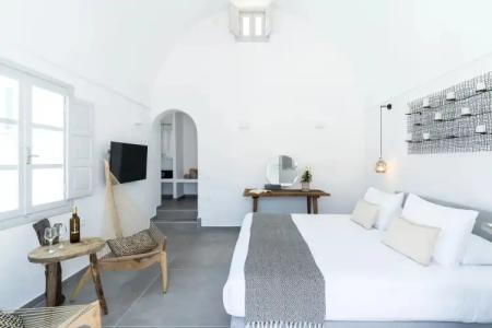 Elysian Santorini - 44