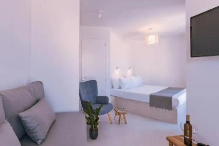 Elysian Santorini - 26