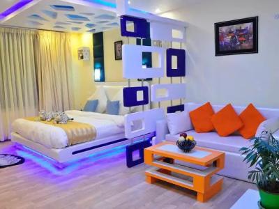 Royal Penguin Boutique 1 - 42