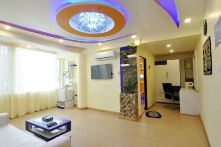 Royal Penguin Boutique 1 - 100