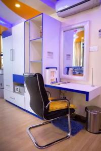 Royal Penguin Boutique 1 - 116