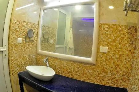 Royal Penguin Boutique 1 - 58