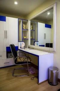 Royal Penguin Boutique 1 - 88