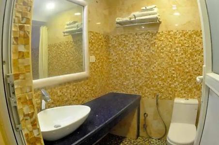 Royal Penguin Boutique 1 - 59