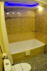 Royal Penguin Boutique 1 - 48