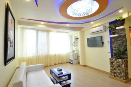 Royal Penguin Boutique 1 - 94