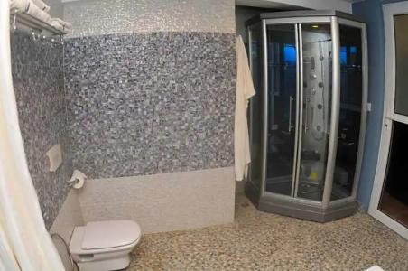 Royal Penguin Boutique 1 - 110