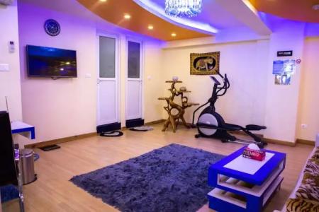 Royal Penguin Boutique 1 - 117