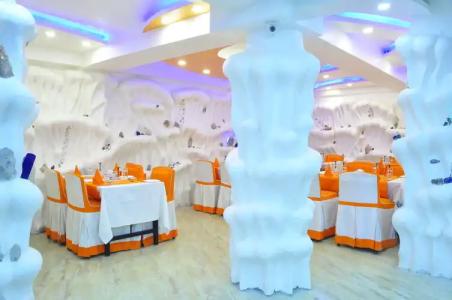 Royal Penguin Boutique 1 - 19