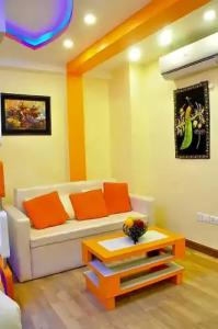 Royal Penguin Boutique 1 - 68