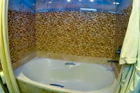 Royal Penguin Boutique 1 - 57