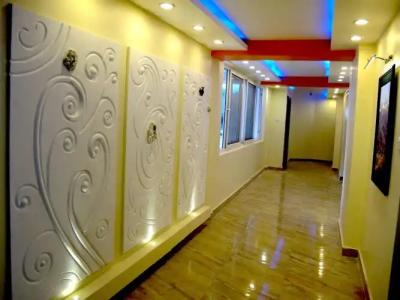 Royal Penguin Boutique 1 - 14