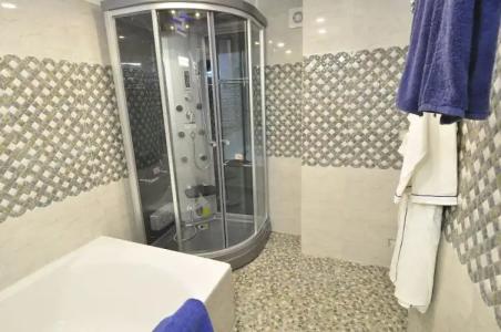 Royal Penguin Boutique 1 - 130