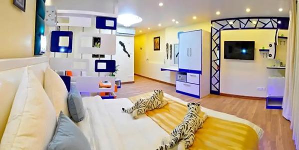 Royal Penguin Boutique 1 - 113