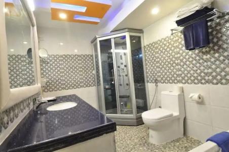 Royal Penguin Boutique 1 - 98