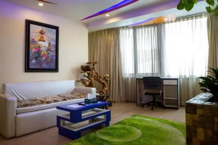 Royal Penguin Boutique 1 - 3