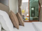 Deluxe Double room with pool view