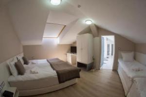 Hotel & Relax Zone Cattleya, Kruschuna