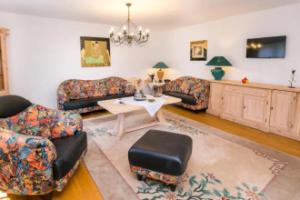 Villa Euphoria, Kinira