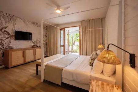 Constance Sakoa Boutik - 50