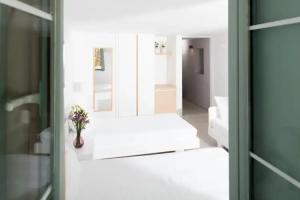 Tagoo Black, Mykonos City