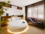 Luxury room with city view