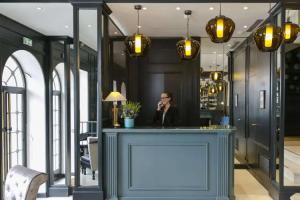 Hotel de Neuville Arc de Triomphe, Paris