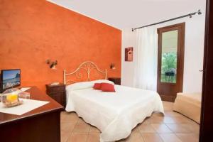 Cala di Ponente, Castelluzzo