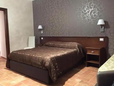 Vittorio Emanuele Boutique - 187