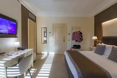 Vittorio Emanuele Boutique - 100