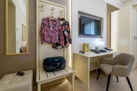 Vittorio Emanuele Boutique - 156