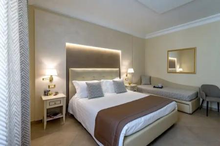 Vittorio Emanuele Boutique - 137