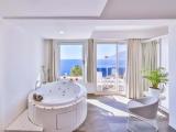 Honeymoon room with balcony and with sea view