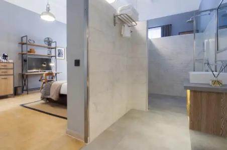 AX the Saint John - 32