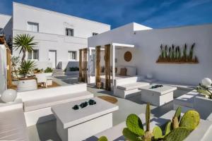 Sunrise Studios, Nydri