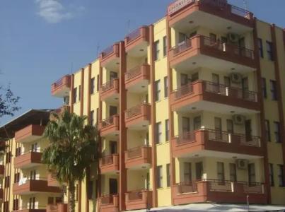 Elegant Baronessa Apart - 75