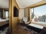 Suite with city view