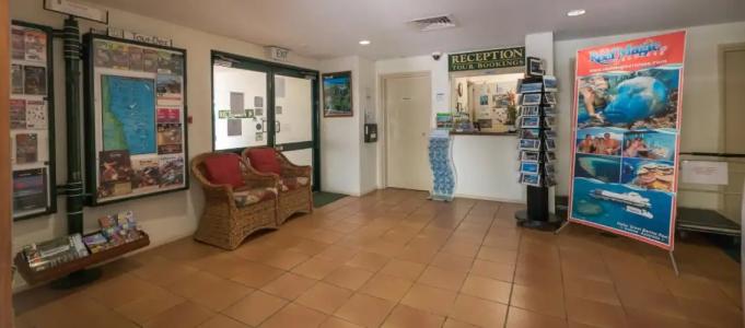 Tropic Towers Apartments - 9