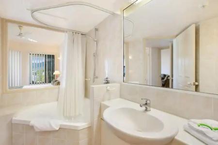 Tropic Towers Apartments - 25