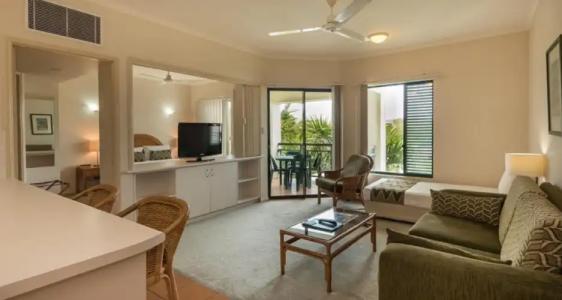 Tropic Towers Apartments - 1