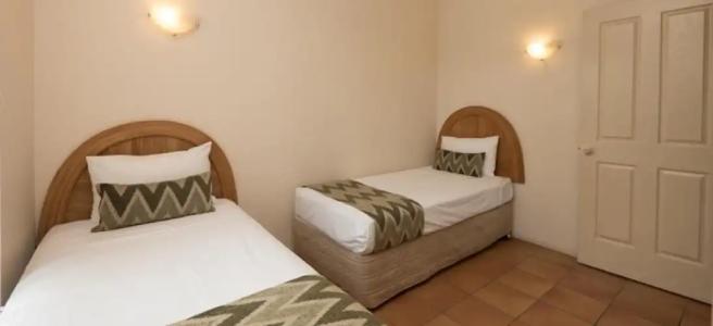 Tropic Towers Apartments - 3