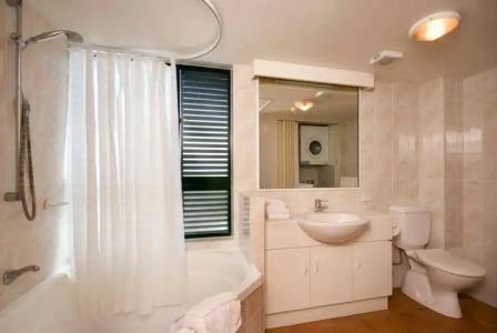Tropic Towers Apartments - 17