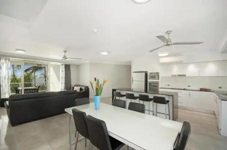 Mariners North Holiday Apartments - 44