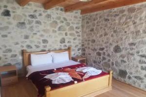 Thethi Paradise, Bajraku i Thethit