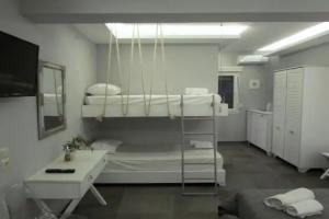 Aroma Beach, Limenas