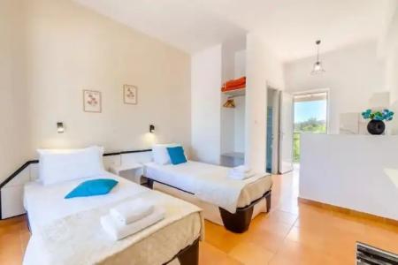 Captains Studios & Apartments - 68