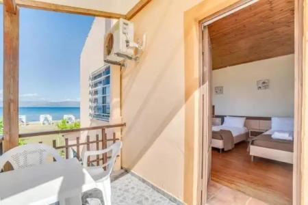 Captains Studios & Apartments - 121