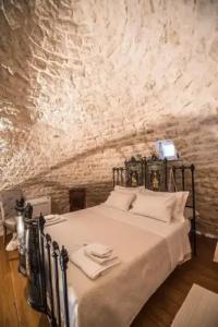 Astra Bed  Breakfast - 4